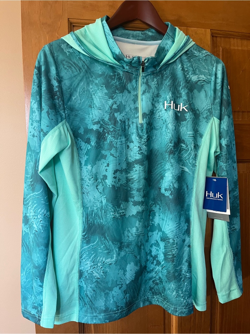 Huk Women’s ' Aqua Teal Hooded Long-Sleeve